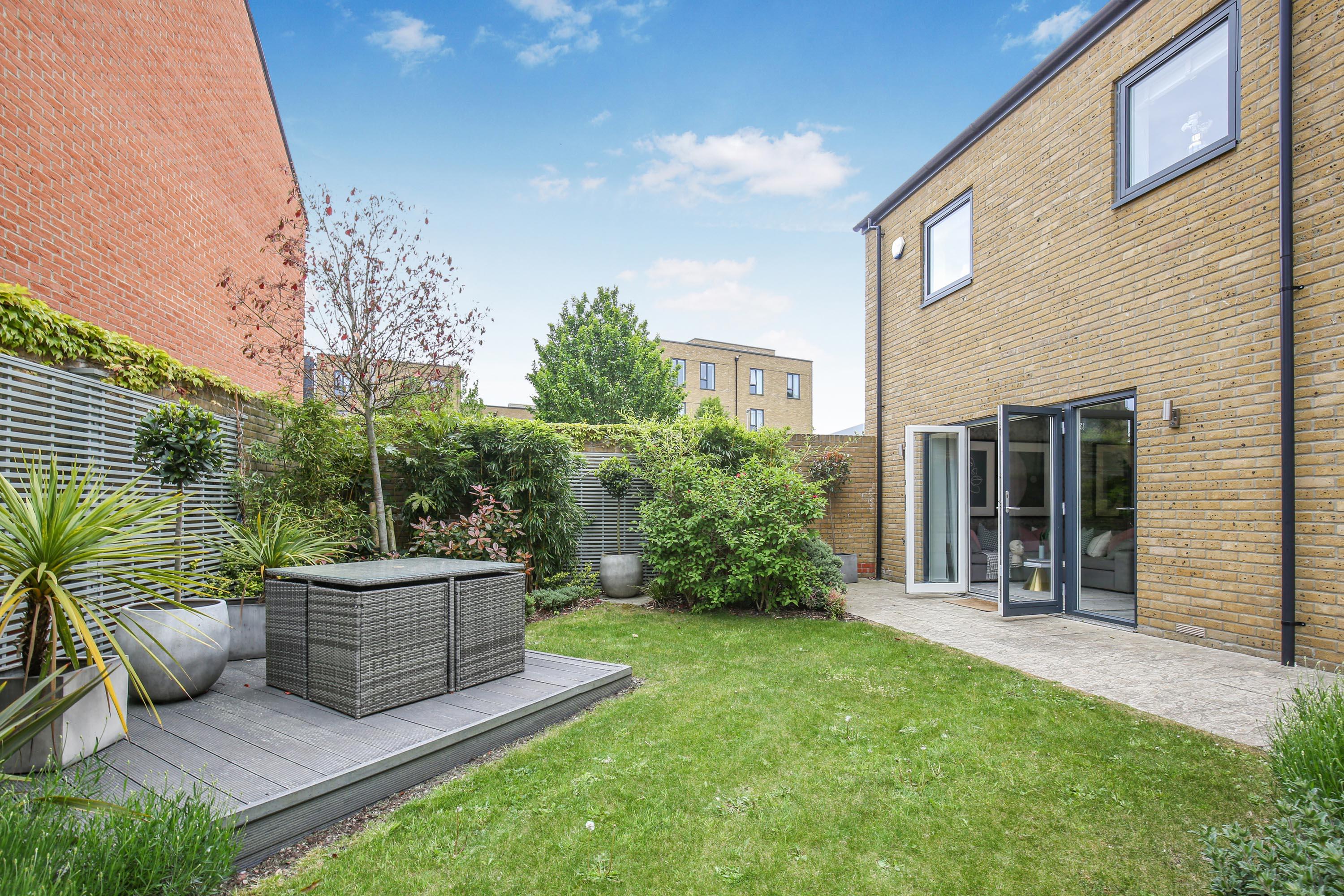 https://assets-m.olympustech.ai/tenant_9c0cbe77-c1ae-4527-b593-96ec73c7f780/media/production/92165/1697667506---Newhall,-Harlow---52-(1).jpg