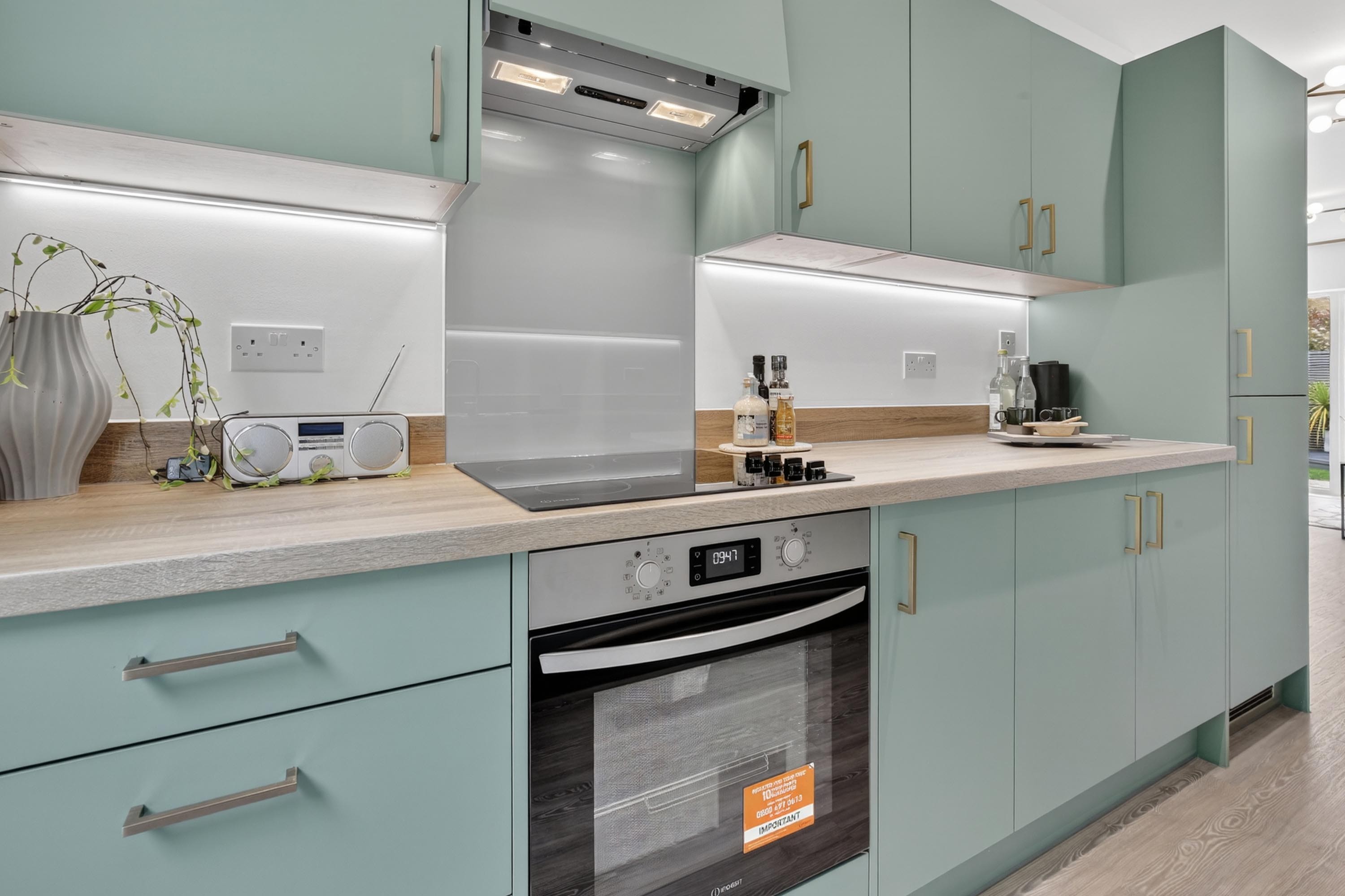 1697667506 Newhall, Harlow 61 (13)