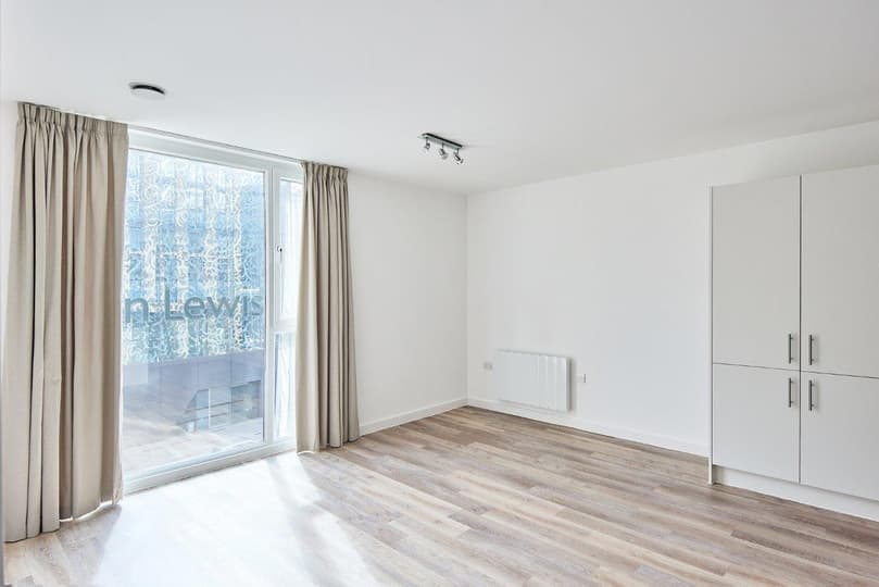 Flat 808